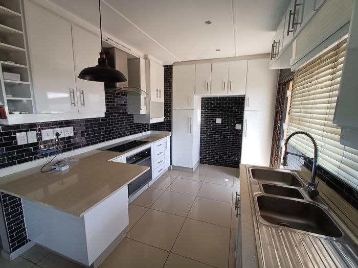 Ocean View House To Rent: 3 Bedrooms, pool, deck, security system, parking.