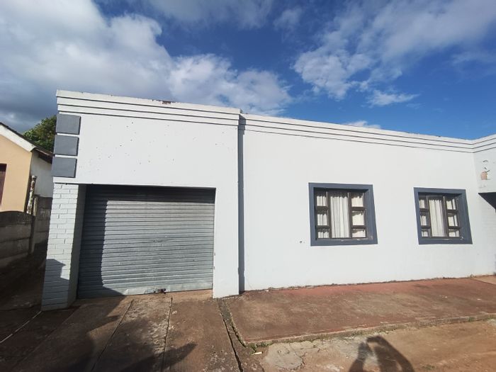 Montclair House For Sale: 3 Bedrooms, 1 Bath, ample parking, near schools and shops.