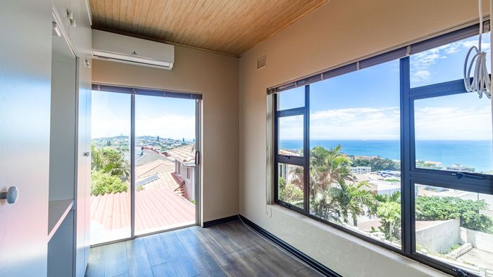 For Sale: Ocean View House with 5 Bedrooms, Pool, Sea Views, and Yard.