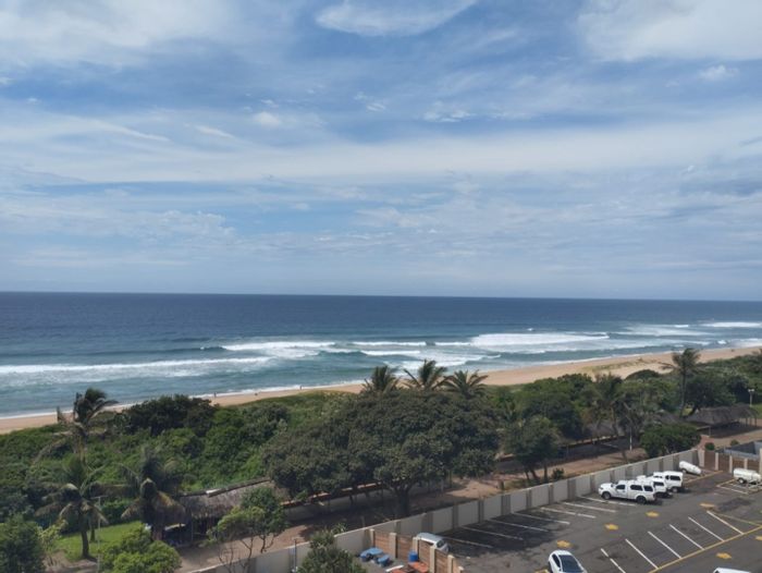 Amanzimtoti Apartment For Sale: 2 Bedrooms, Sea Views, Balcony, Secure Parking.