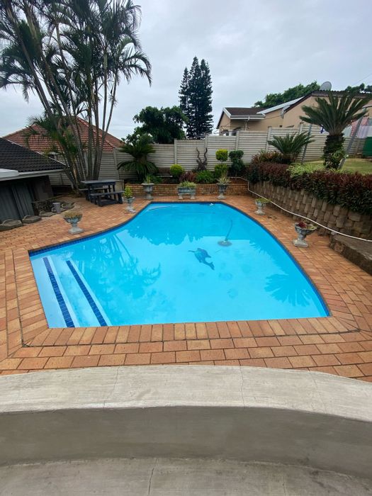 Bluff House For Sale: 4 Beds, Pool, Flatlet, Solar Panels, Pet Friendly.