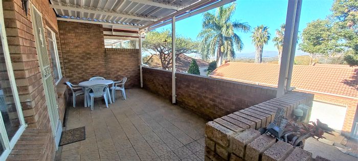 3 Bedroom Townhouse To Rent in Elandsrand with Covered Patio and Braai Area.