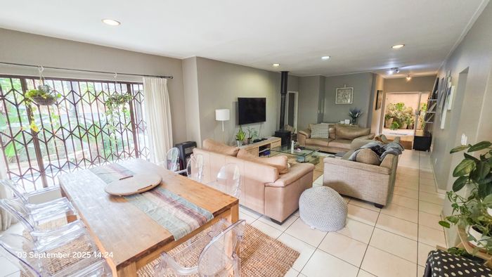 Bryanston House For Sale: 4 beds, pool, guest suite, estate amenities.