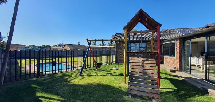 For Sale: House in Brakpan North with pool, solar, and ample parking.