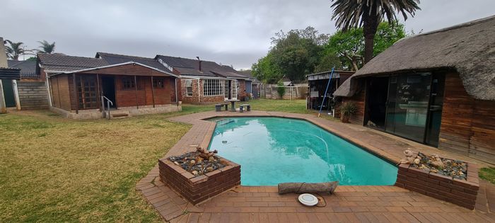 For Sale: House in Anzac with pool, 3 bedrooms, and ample parking.