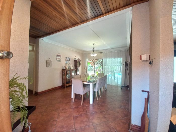 Kenleaf House For Sale: 5 Bedrooms, Pool, Security Features, Spacious Garage.