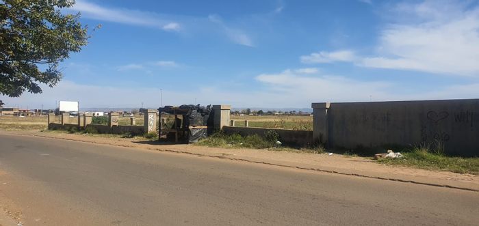 Vacant Land Residential for Sale in Tsakane - 1606 m², half-walled plot.