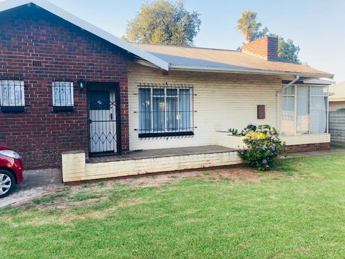 For Sale: House in Brenthurst with 3 bedrooms, entertainment patio, and spacious garden.