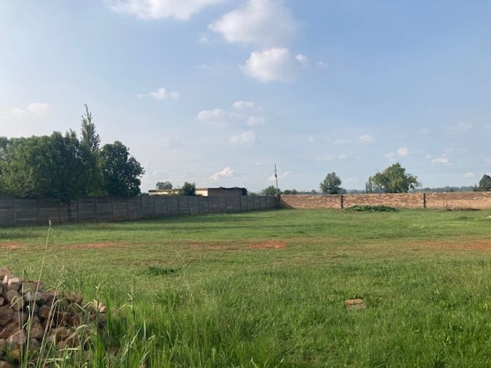 Vacant land for sale in Daggafontein, secure, prime location near amenities.