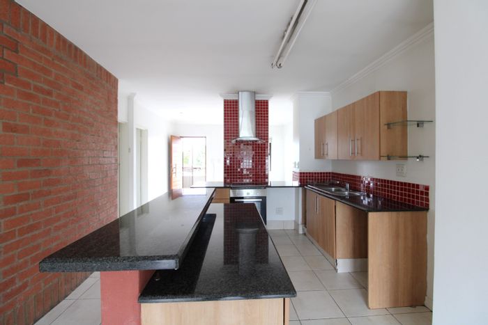 2 Bed, 2 Bath Apartment in Rivonia To Rent with Covered Parking and Scenic Views.