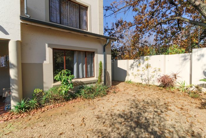 For Sale: Morningside Apartment with garden, pool, clubhouse, and 24-hour security.