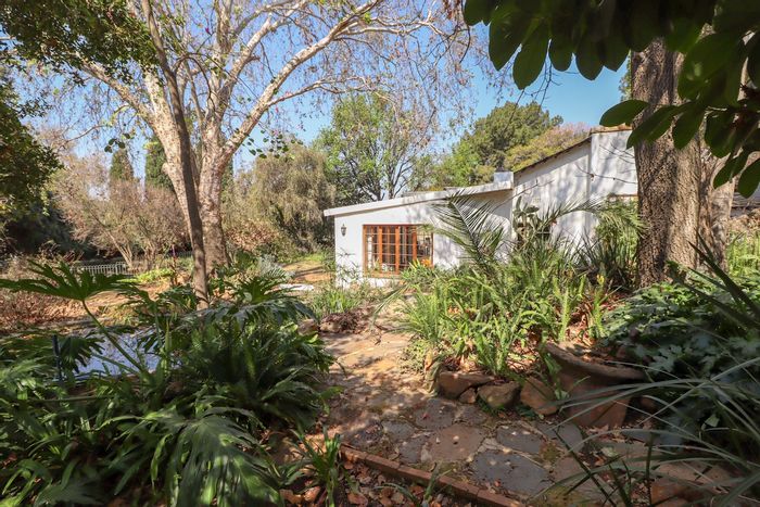 Bryanston House For Sale: 4 Bedrooms, Pool, Large Garden, Work-from-Home Space.