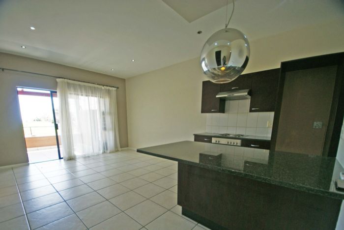 Bryanston Apartment For Sale: 2 beds, pool, gym, clubhouse, tenant in place.