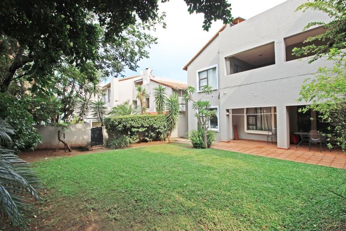 Bryanston Apartment For Sale: 2 Bed, 2 Bath, garden, pool, tennis court.