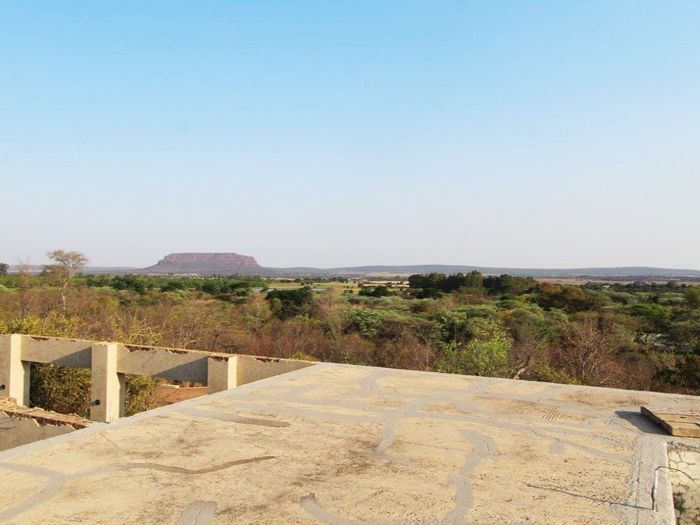 For Sale: 17-hectare farm in Modimolle Central with multiple homes and amenities.