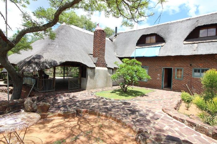 Farm for Sale in Modimolle Central: 22 hectares, farmhouse, store, wildlife haven.