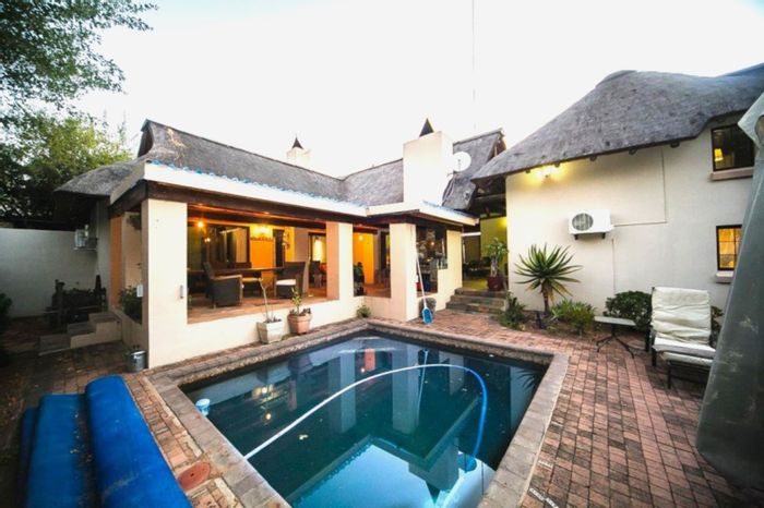 5-Bedroom House For Sale in Koro Creek Golf Estate with guesthouse potential.