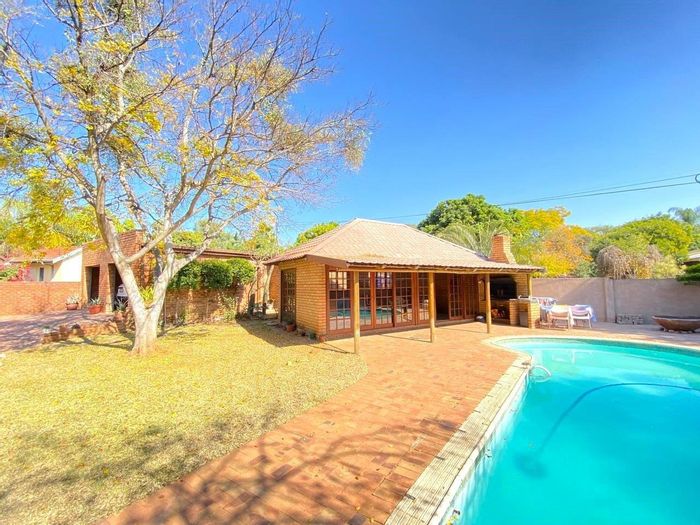 4-Bedroom House in Modimolle Central For Sale with Pool, Office, and 4 Garages.