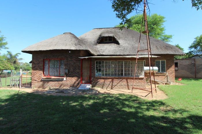 House for Sale in Vaalwater Central: 4 bedrooms, spacious stand, versatile loft area.
