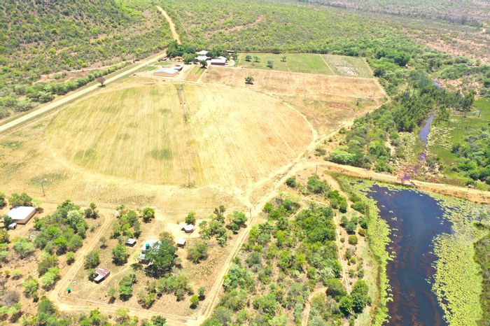 For Sale: 872HA farm in Lephalale Central with irrigation, water supply, and accommodations.