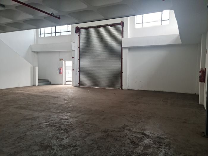 234m2 Industrial Warehouse To Rent in Blackheath with dedicated parking and immediate availability.