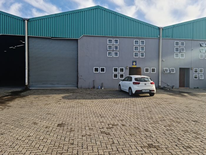 401m2 Industrial Warehouse To Rent in Blackheath Industrial with 24-hour security.