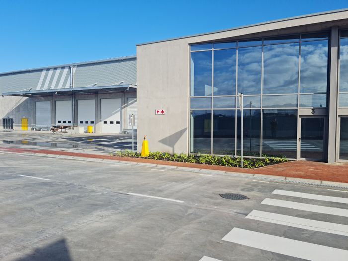 Industrial Warehouse To Rent in Blackheath: 7000m2, 24-hour security, ample yard space.