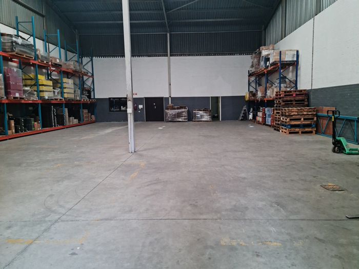 Industrial Warehouse To Rent in Saxenburg Park 1 with Yard and Offices.