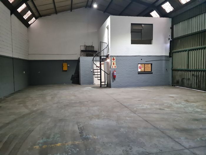 245m2 Industrial Warehouse To Rent in Kuilsrivier Industria with office space and amenities.