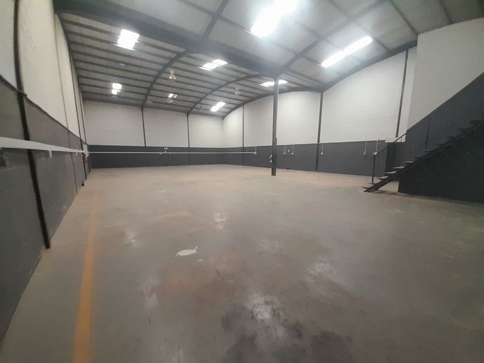 520m2 Industrial Warehouse To Rent in Bellville South Industria with offices and amenities.