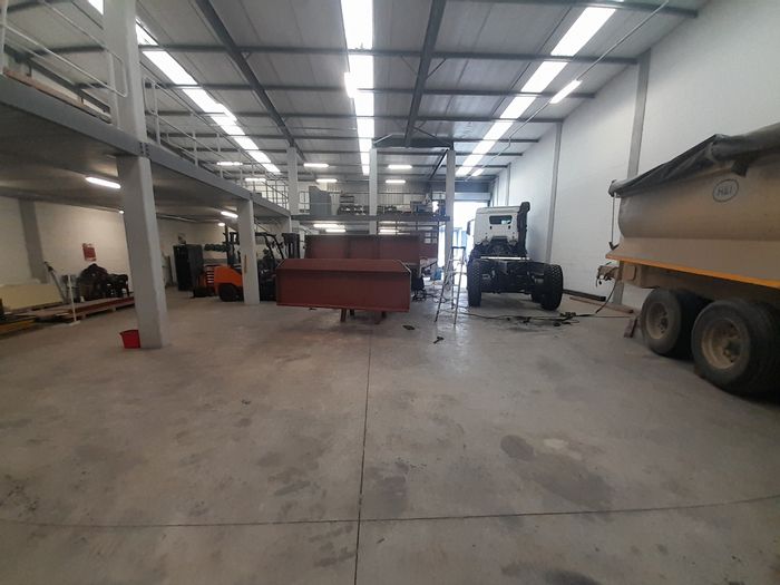608m² Industrial Unit To Rent in Stikland with office and roller shutter door.