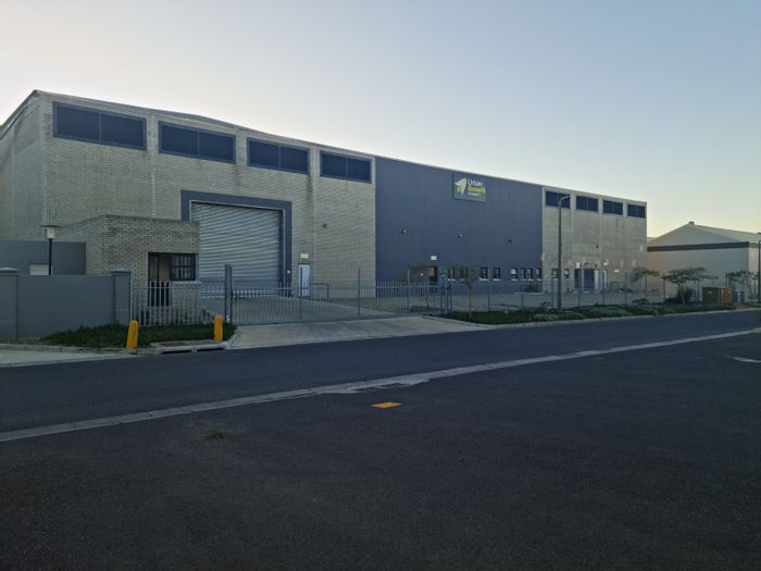 Industrial Warehouse To Rent in Asla Park: 5130 m2, multiple roller doors, secure yard.