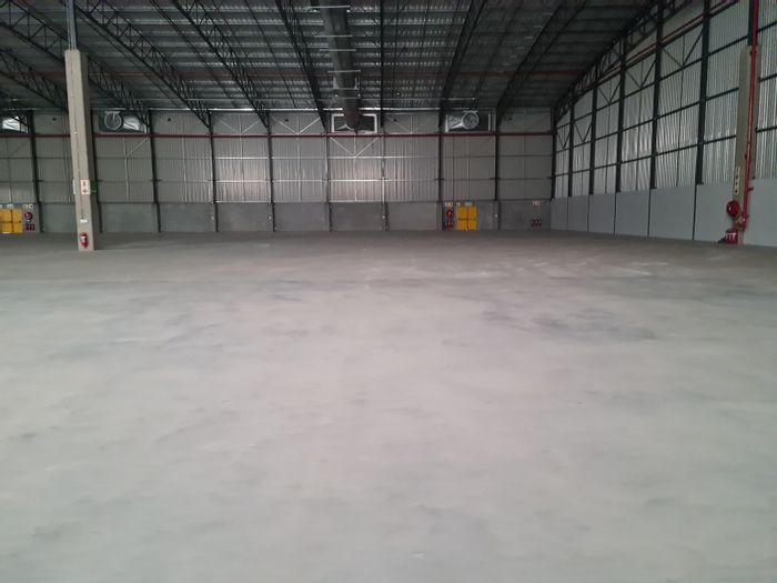 To Rent: 3505m2 Industrial Warehouse in Blackheath with 24-hour security and ample yard space.