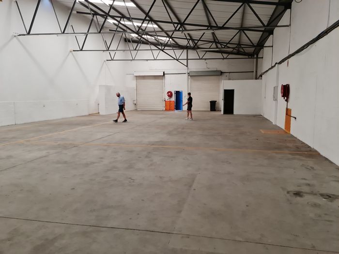 Industrial Warehouse To Rent in Gants Plaza with 3 Phase Electricity and Roller Door.