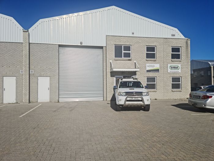 Industrial Warehouse To Rent in Firgrove: 650m2, parking, security, easy access.