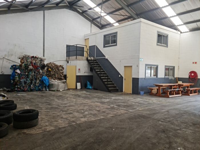 545m2 Industrial Factory with Yard To Rent in Blackheath Industrial, R32700 + VAT.