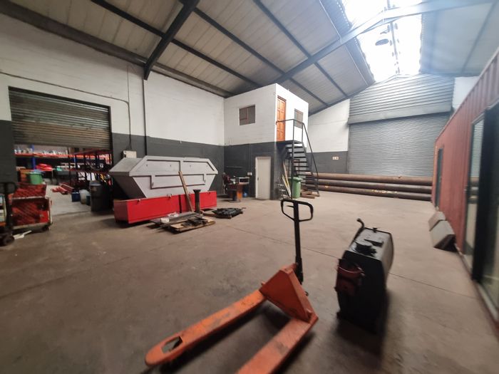 260m2 Industrial Warehouse To Rent in Stikland with open space and office.