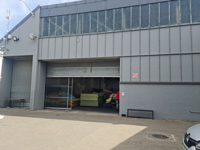 999m2 Industrial Warehouse To Rent in Blackheath with 24-hour security and easy access.