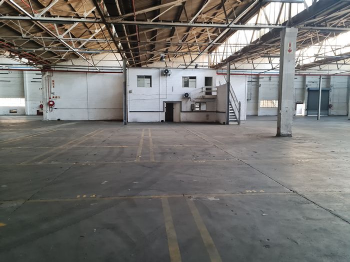 Industrial Warehouse to Rent in Blackheath: 7208m2, 24-hour security, office space.