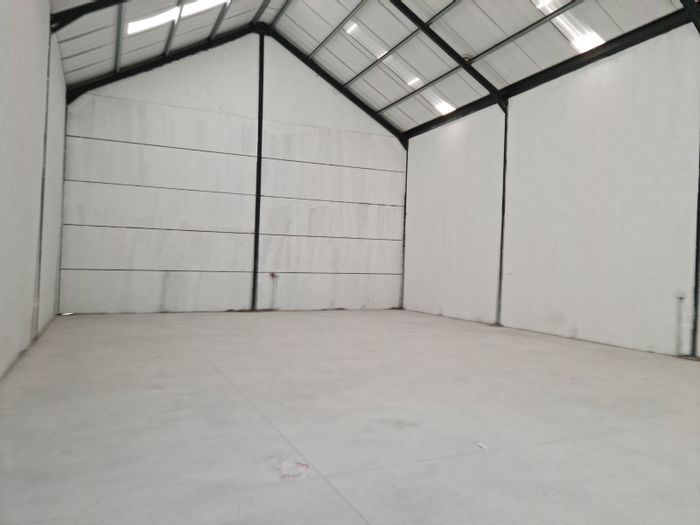 Industrial Warehouse To Rent in Firgrove: Solar Power, 24/7 Security, Easy Access.