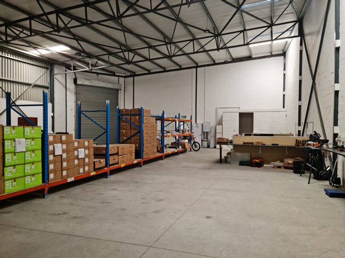 Industrial Warehouse To Rent in Firgrove: 542m², offices, 24/7 security, easy N2 access.