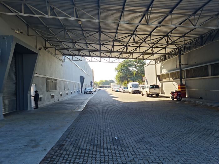 5134m2 Industrial Warehouse with Yard and 24-Hour Security in Blackheath Industria To Rent