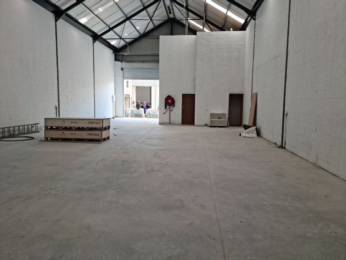 Industrial Warehouse To Rent in Firgrove: Solar Power, 24/7 Security, Easy Access.