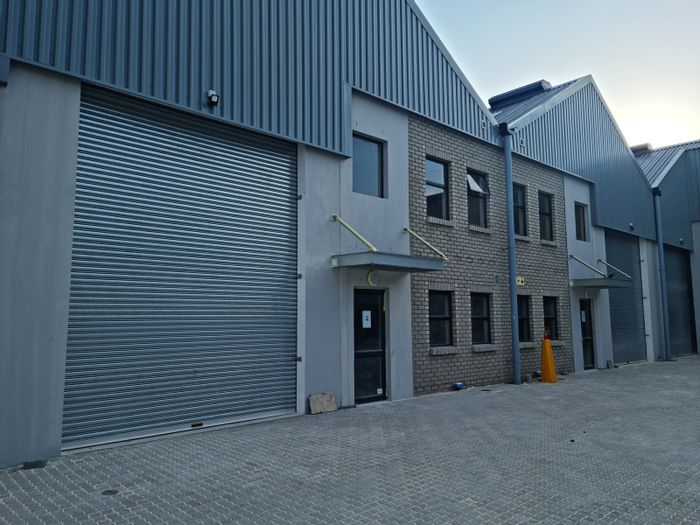 Industrial Warehouse To Rent in Firgrove: Solar power, 24/7 security, easy access.