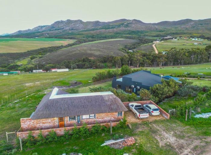 Farm in Tesselaarsdal For Sale: 3-bed home, jacuzzi, pool, extensive irrigation.