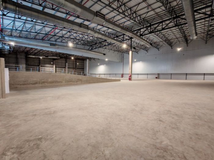 To Rent: 4375m² Industrial Warehouse in Blackheath with security, ample yard space.