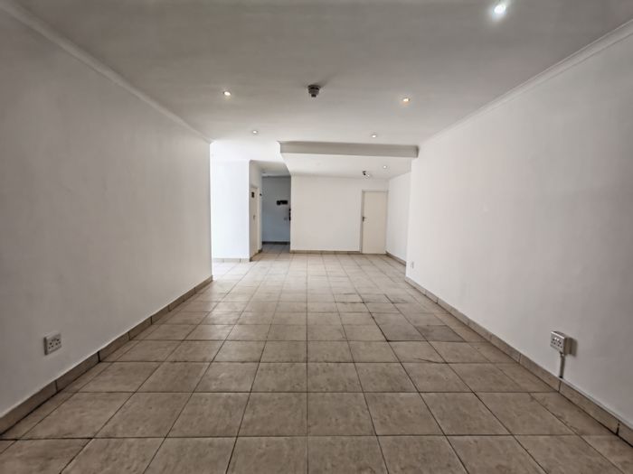 Office To Rent in Asla Park: 69m², 24/7 security, easy N2 access.