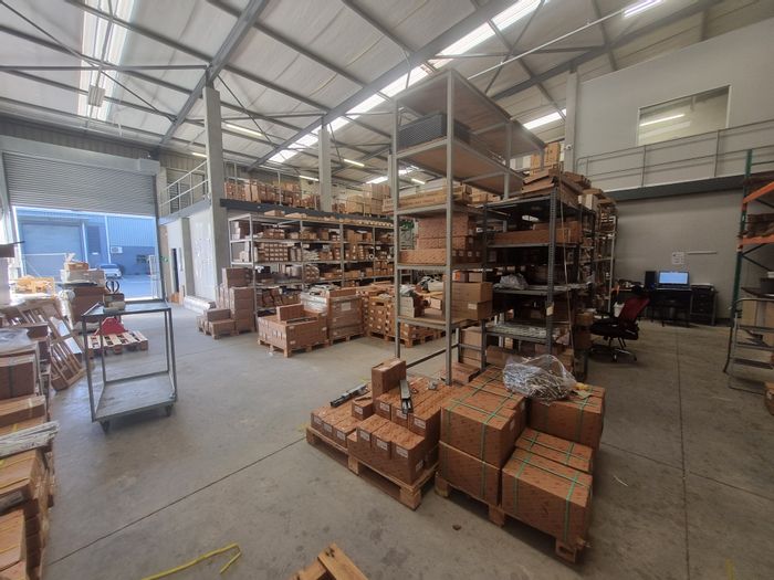 499m² Industrial Warehouse To Rent in Stikland with offices and secured parking.