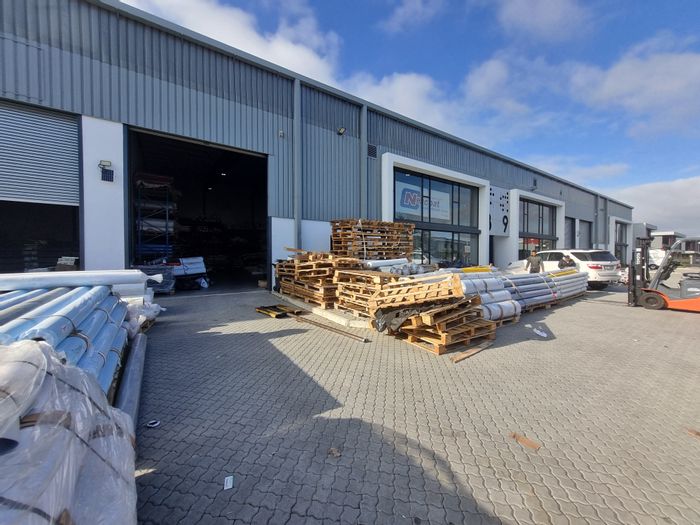 518m² Industrial Warehouse To Rent in Stikland with offices and secured parking.