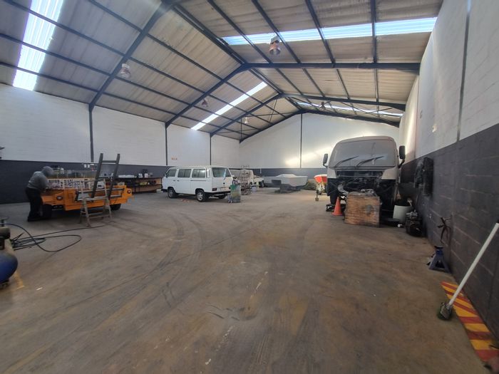 440m² Industrial Warehouse To Rent in Okavango Park with private yard and offices.